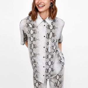 🆕 | Zara Snakeskin Print Blouse